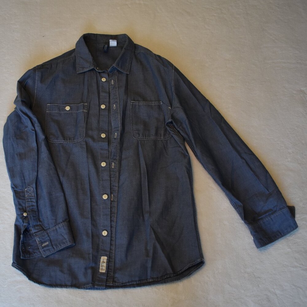 H&M Men's Regular Fit Button Up Denim Shirt size M